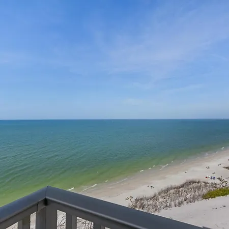 Panoramic Gulf Views: Beachfront Condo, Pool